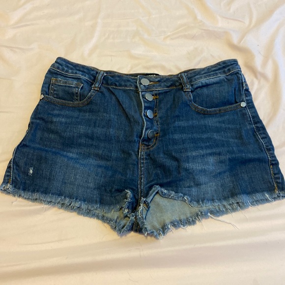 Button up Jean shorts - Picture 1 of 4